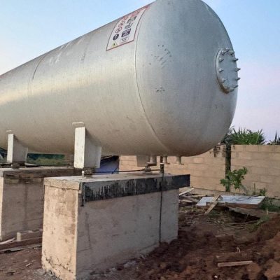 Industrial 100-ton LPG gas tank with high-accuracy load cells for inventory monitoring and safety compliance.